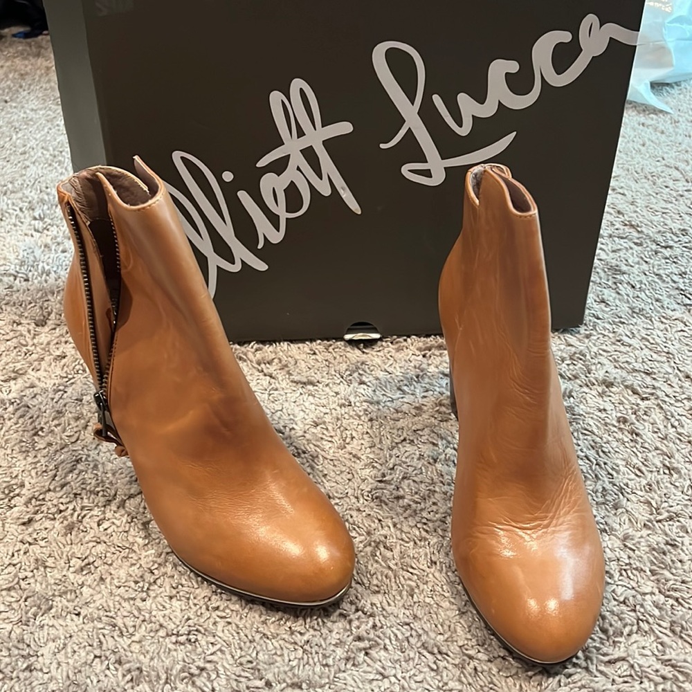 Never worn Elliott Luca Danielle tobacco color boots.
